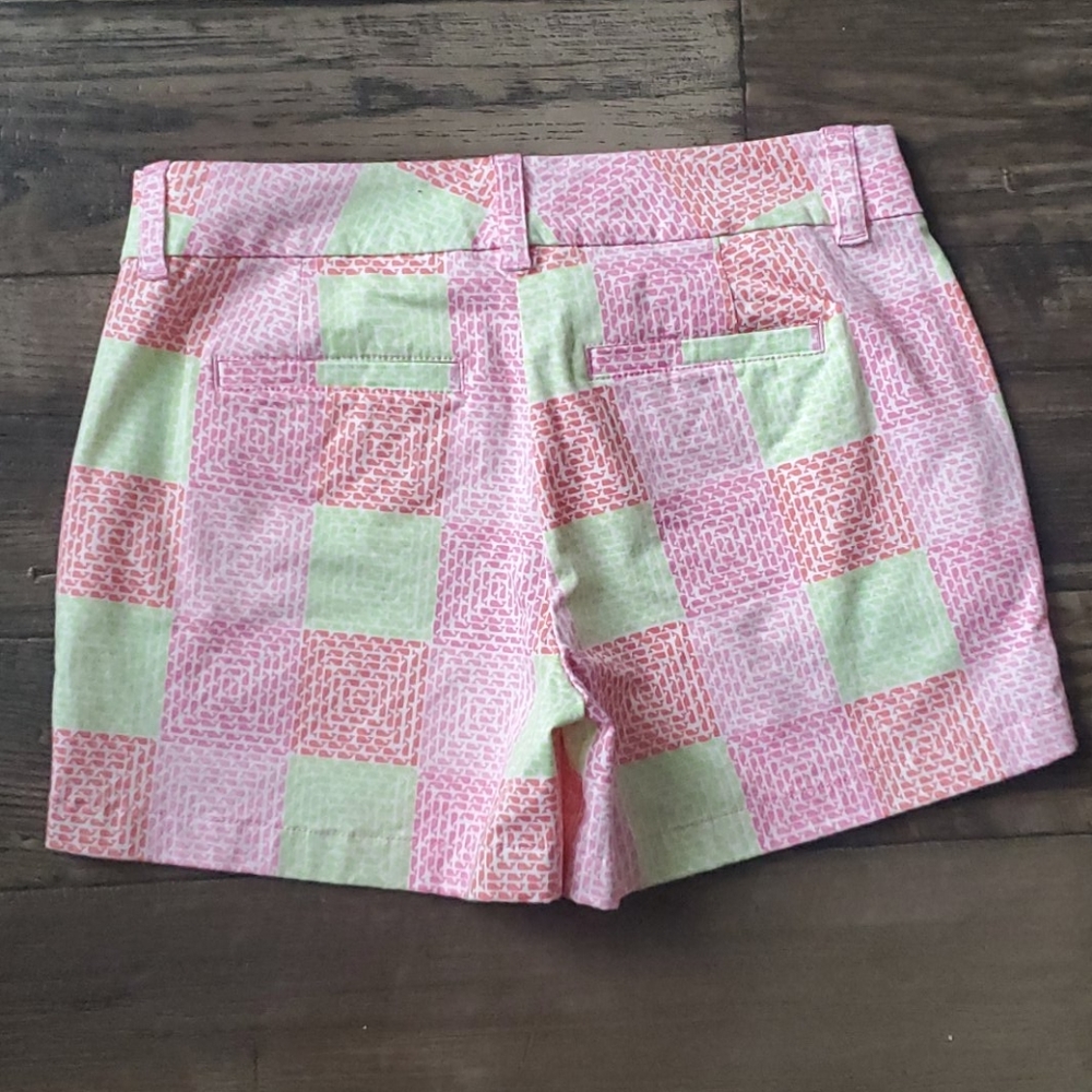 Vineyard Vines Dayboat Patchwork Whale Print Short - Picture 4 of 7